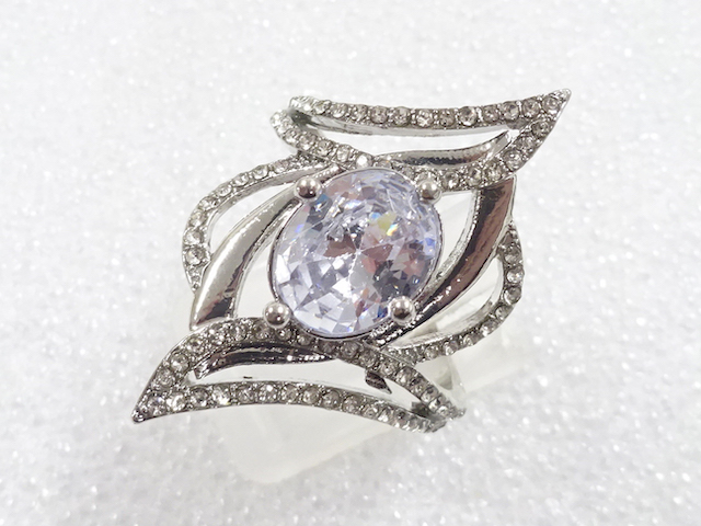 JAPANESE KIMONO / ANTIQUE CRYSTAL RING (SIZE 18)